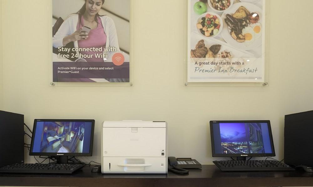 Premier Inn Doha Education City Umm al Qubur Esterno foto