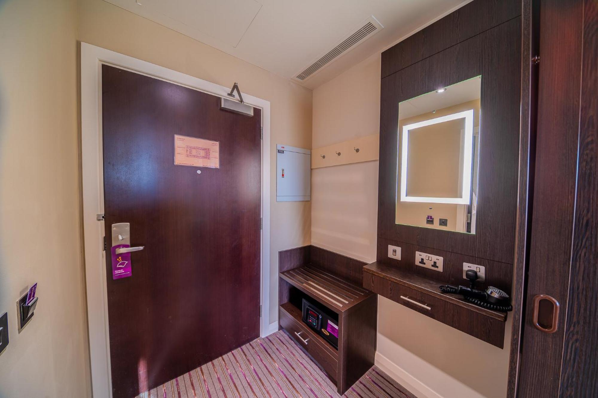 Premier Inn Doha Education City Umm al Qubur Esterno foto